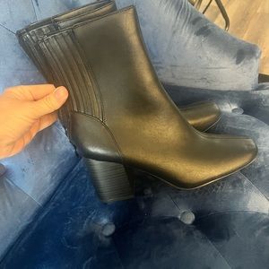 Journeys collection ankle heeled boot